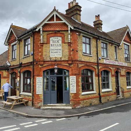 The Six Bells Bed & Breakfast Rochester  Bagian luar foto