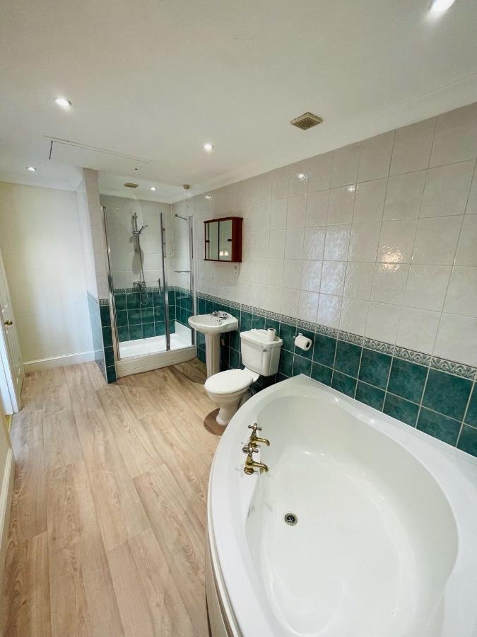The Six Bells Bed & Breakfast Rochester  Bagian luar foto