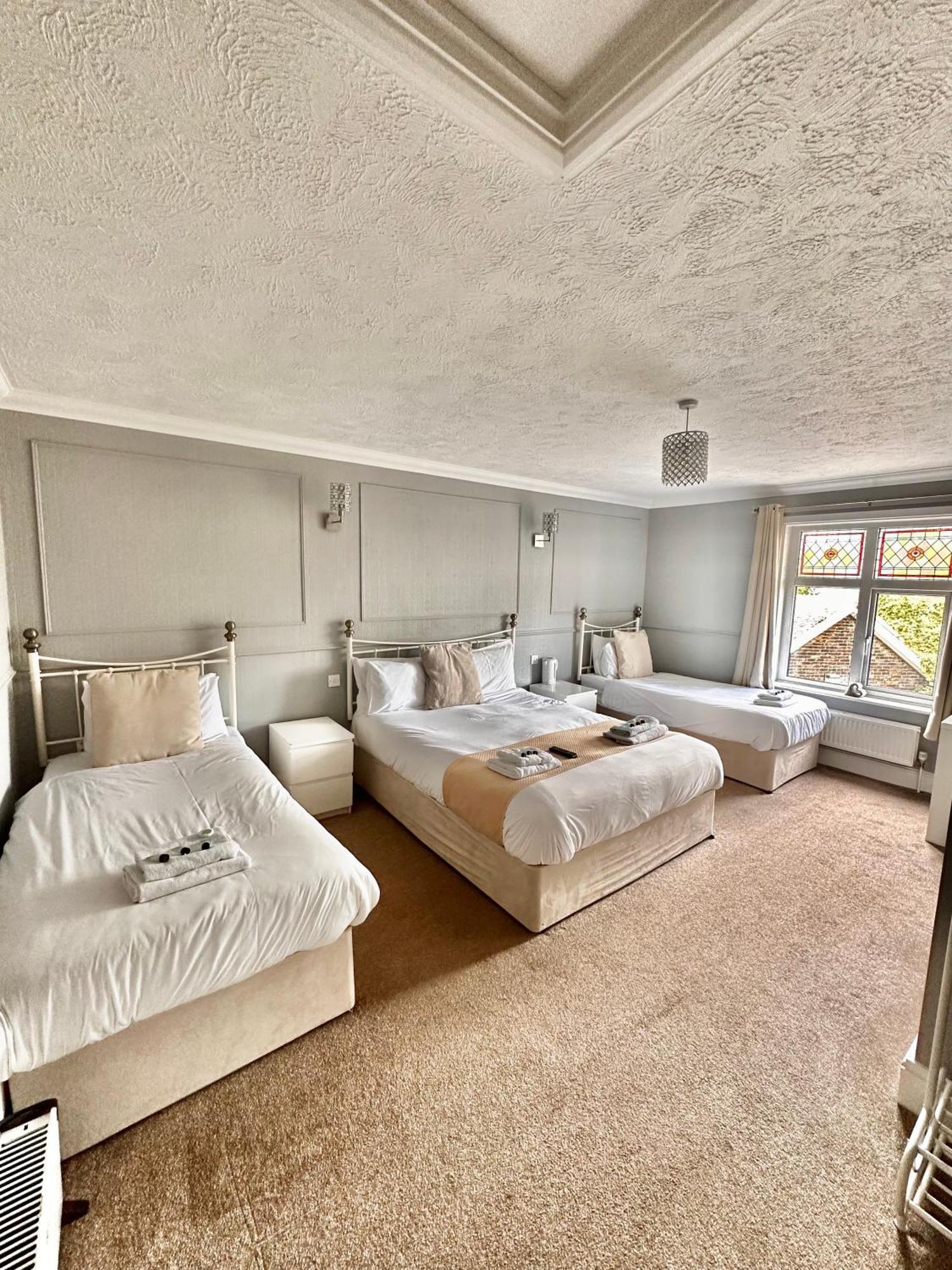 The Six Bells Bed & Breakfast Rochester  Bagian luar foto